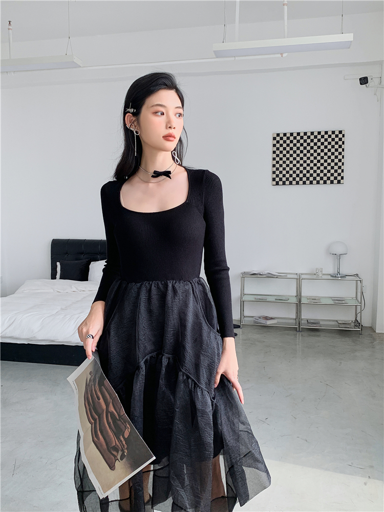 Bottoming knitted black dress for women