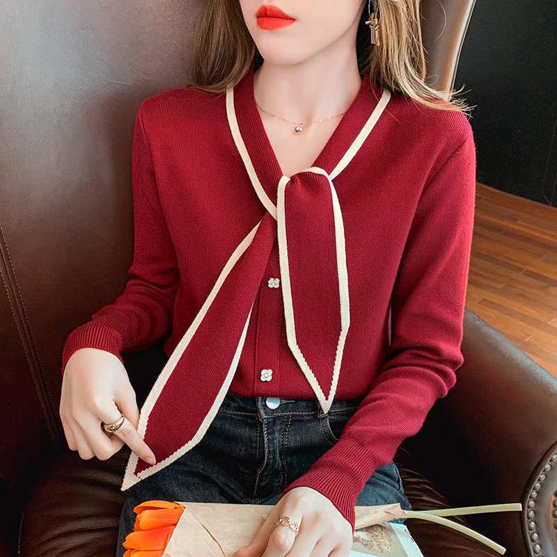 Slim bottoming shirt inside the ride sweater for women