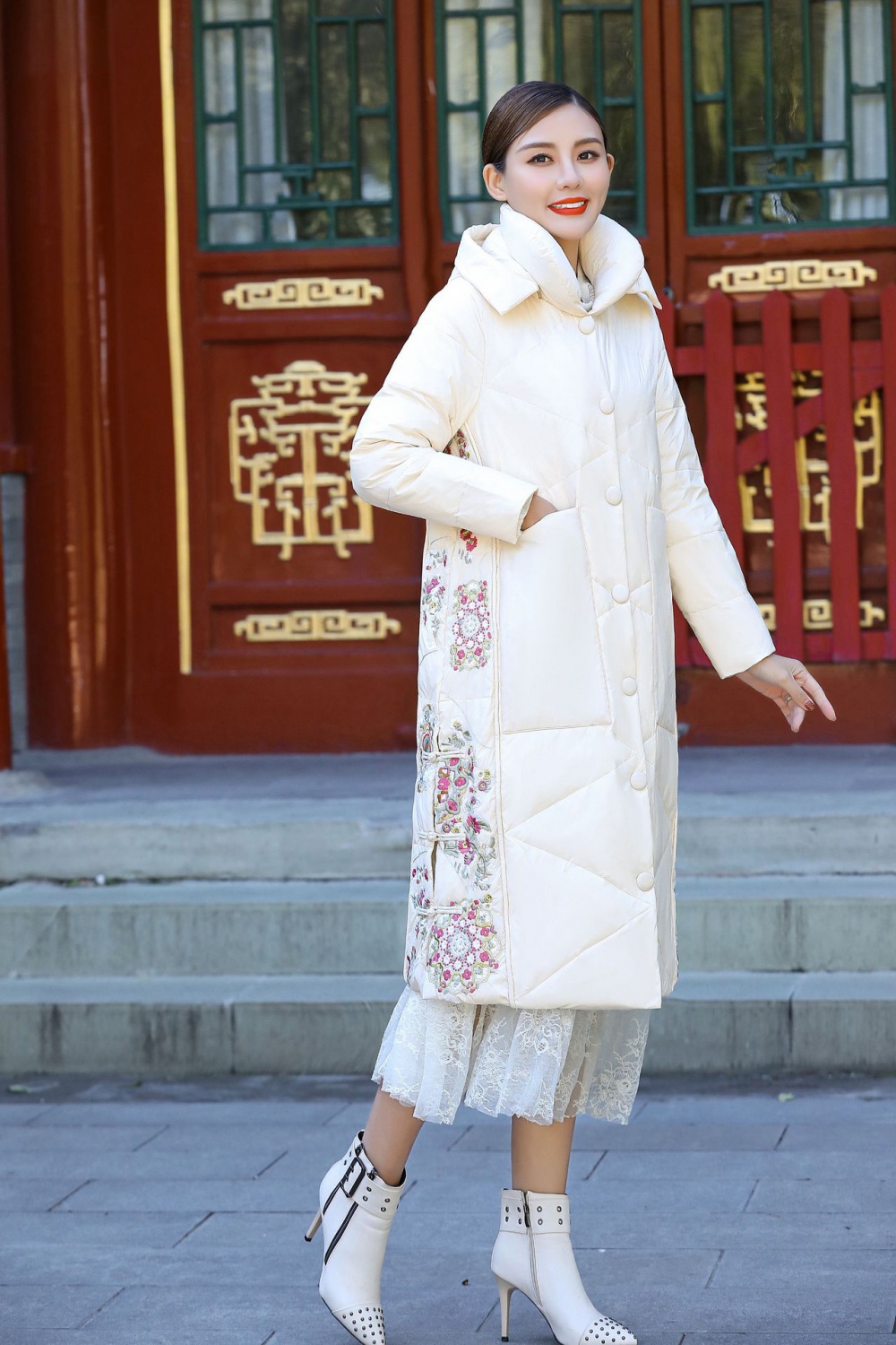 Large yard long embroidered winter thick down coat