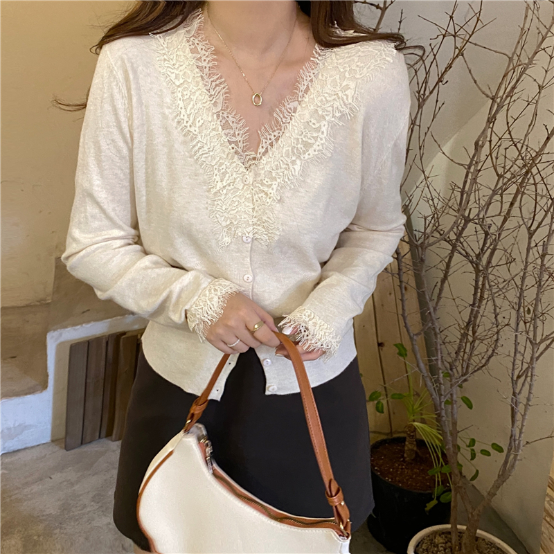 V-neck knitted lace slim bottoming shirt