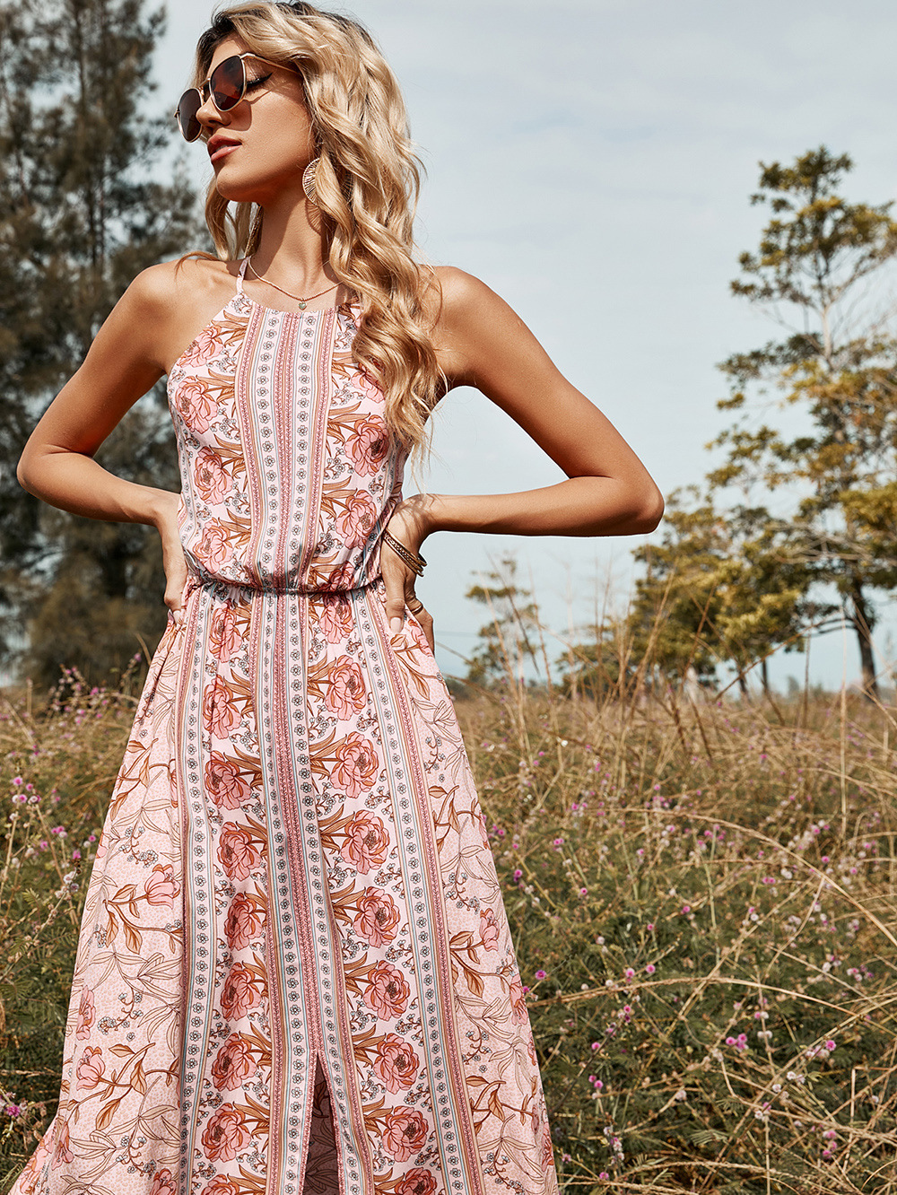 Sleeveless spring and summer dress for women