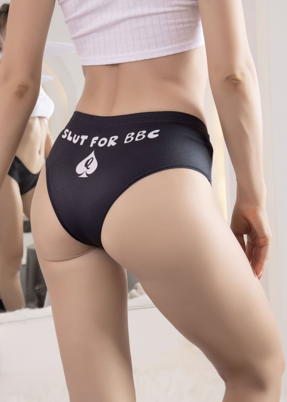 Medium waist package hip European style briefs for women