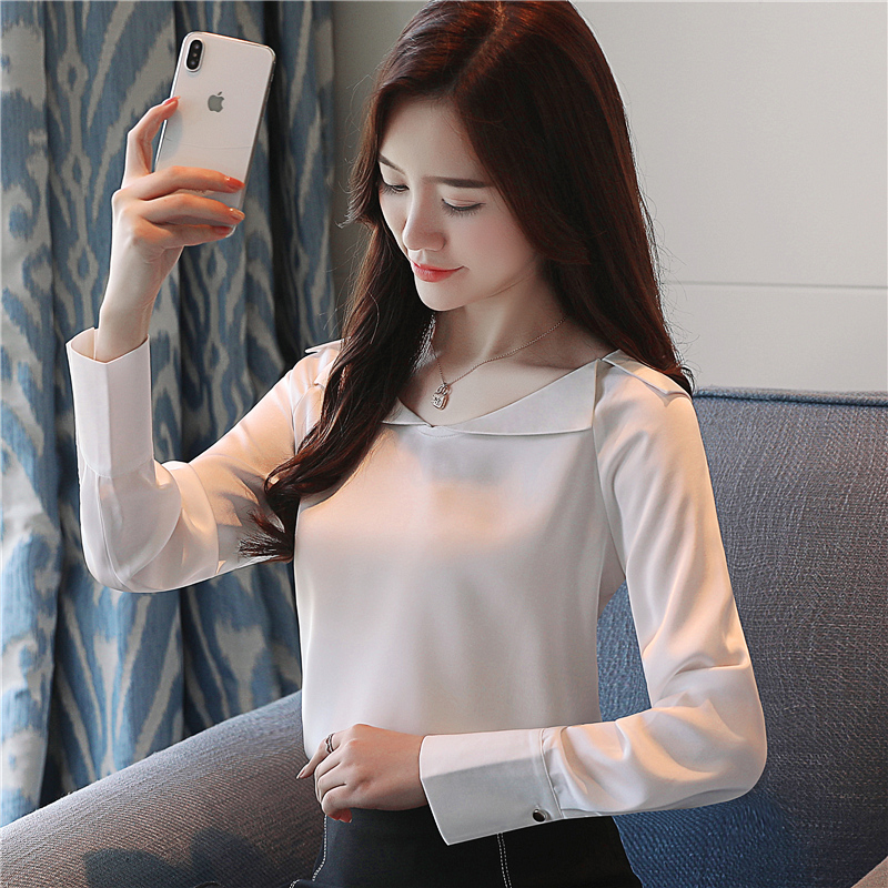 Loose Korean style flat shoulder clavicle long sleeve slim shirt