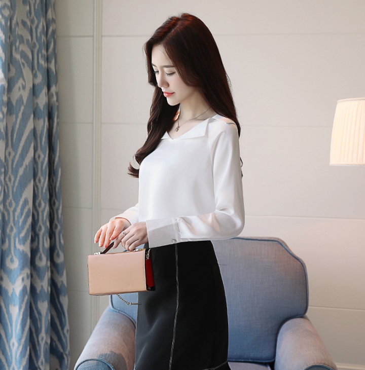 Loose Korean style flat shoulder clavicle long sleeve slim shirt