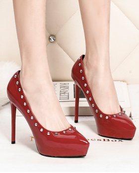 Fine-root pointed shoes rivet European style platform for women