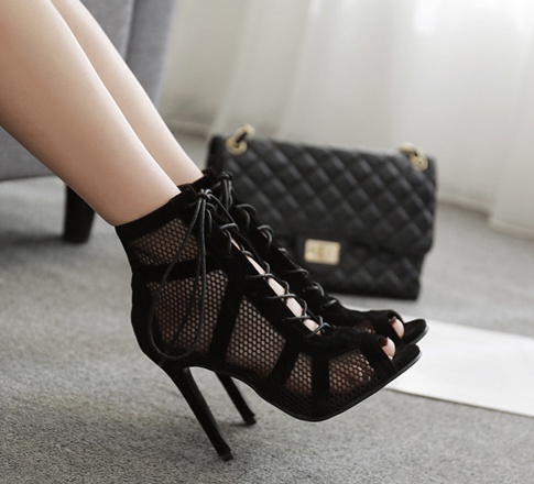 Fine-root black sandals cross high-heeled shoes for women