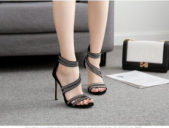 Luxurious sexy high-heeled shoes large yard sandals