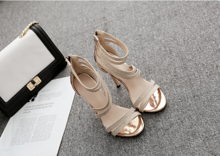 Luxurious sexy high-heeled shoes large yard sandals