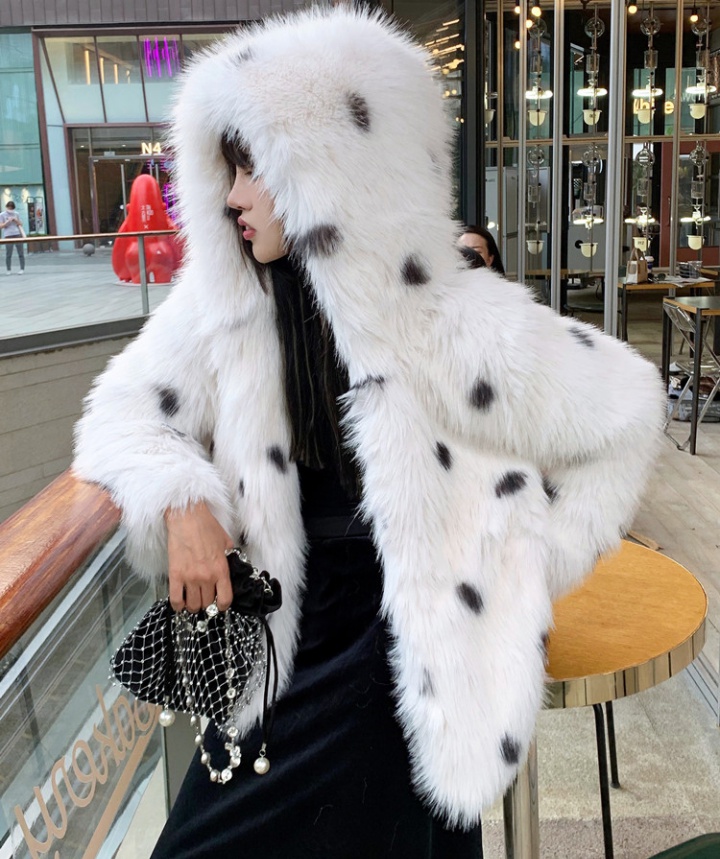 Hairy light fur coat imitation of fox fur thermal coat