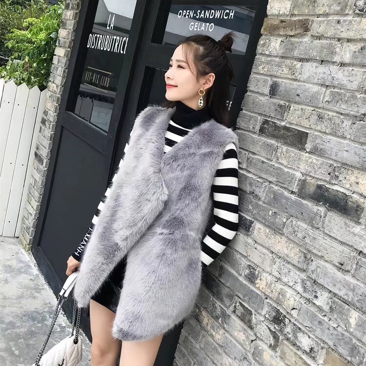 Fashion and elegant fur coat coat for women