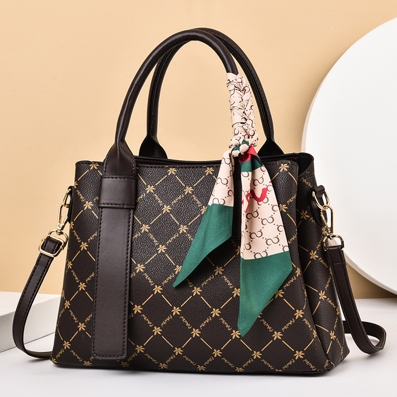 Middle-aged high capacity handbag fashion messenger bag