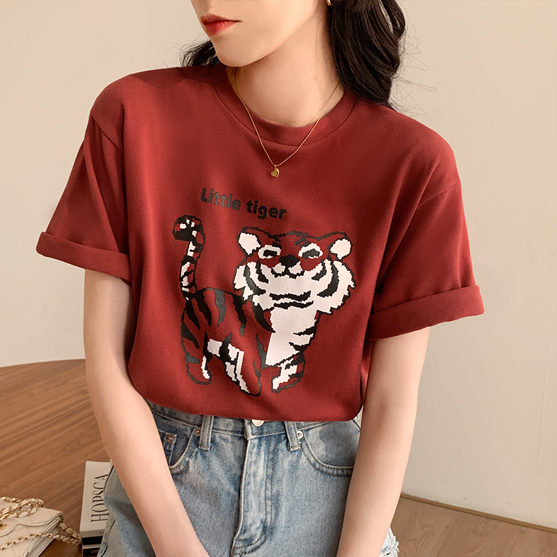 Loose red round neck Western style T-shirt for women