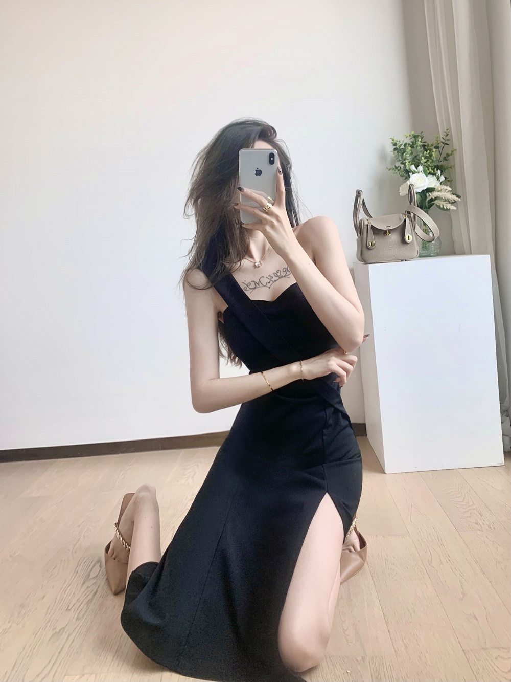 Long slim temperament formal dress model black shoulder dress