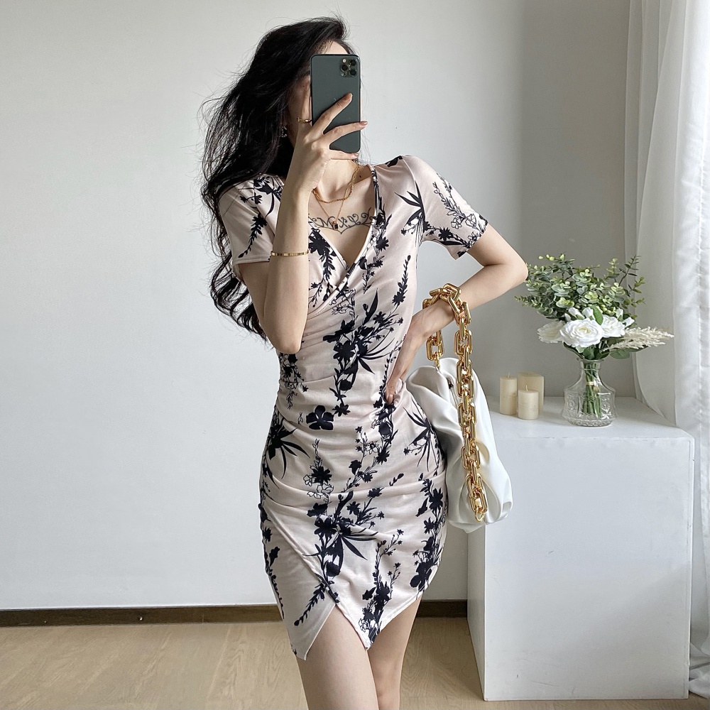 Low collar short sleeve light pinched waist dress