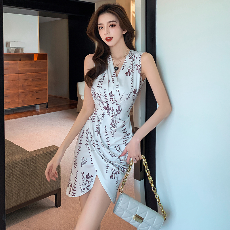 Low-cut fold V-neck pinched waist bottoming short dress