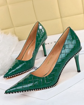 Pointed low patent leather sexy chain weave pattern shoes