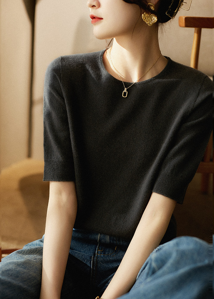 Fine short sleeve round neck seamless sweater
