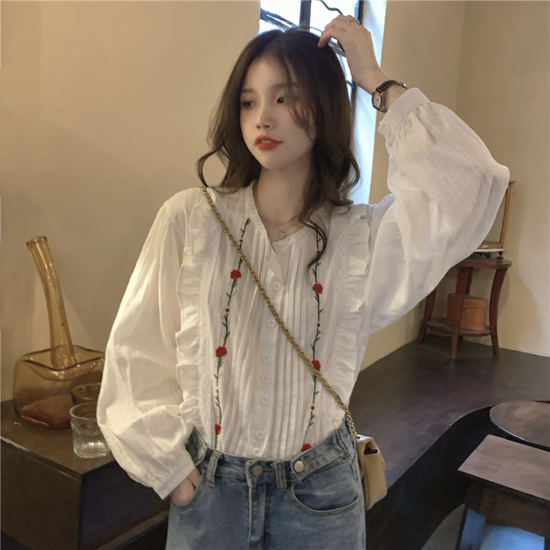 Embroidery flowers tender France style shirt for women