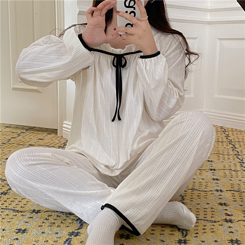 White spring pajamas a set