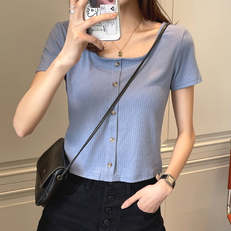 White T-shirt square collar sweater for women