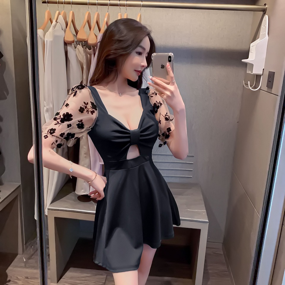 Slim V-neck sexy waist hollow dress