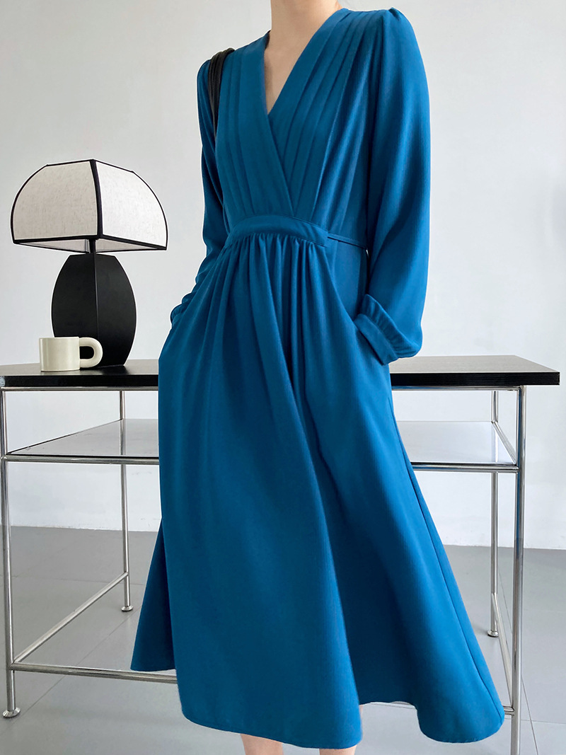 Tender crimp V-neck pinched waist long sleeve fold dress