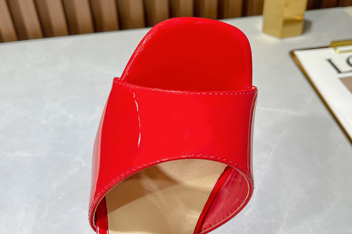 Summer patent leather rubber hasp not lined sandals