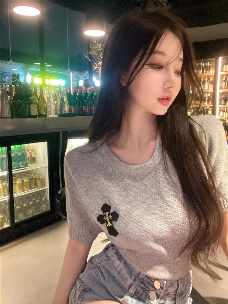 Unique loose short T-shirt short sleeve slim sweater