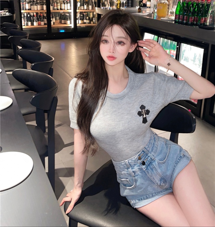 Unique loose short T-shirt short sleeve slim sweater