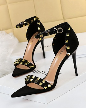Open toe European style high-heeled shoes pointed metal sandals
