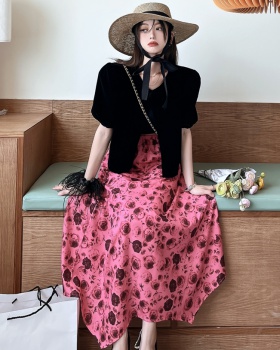 Black short sleeve pink skirt round neck printing tops