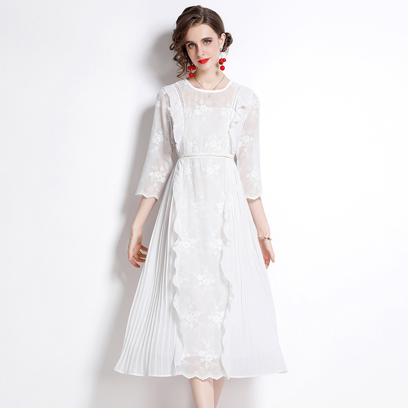 Commuting embroidered round neck long dress