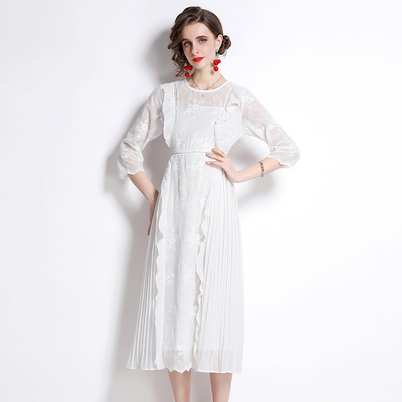 Commuting embroidered round neck long dress