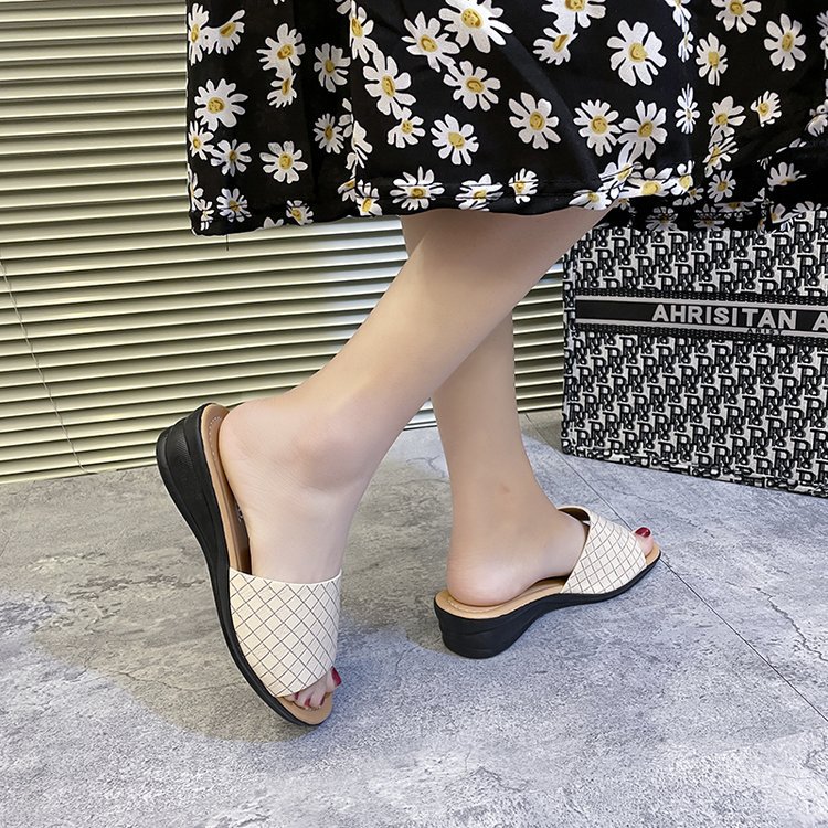 Korean style summer slippers for women