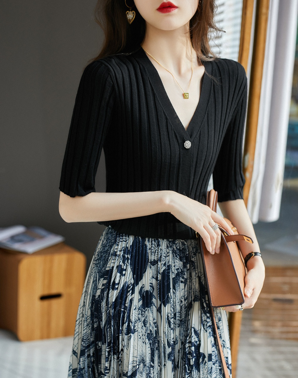 Intellectuality spring and summer V-neck cardigan