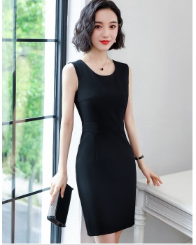 Summer sleeveless black bottoming dress for women