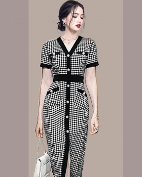 Pearl buckle V-neck fashion chessboard dress