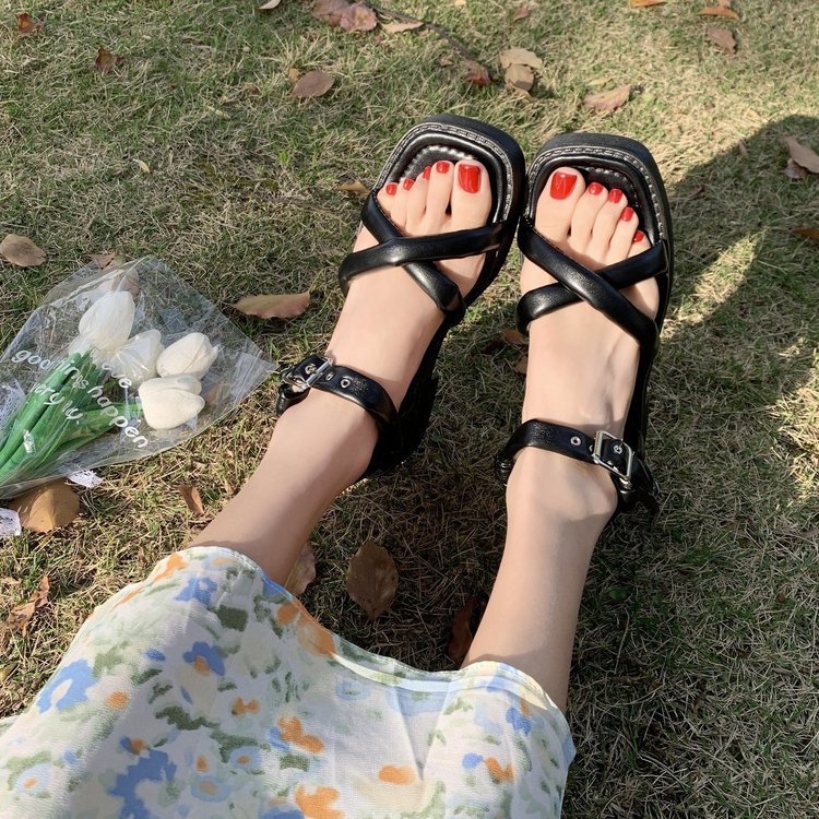 Square head Korean style summer thick middle-heel hasp sandals