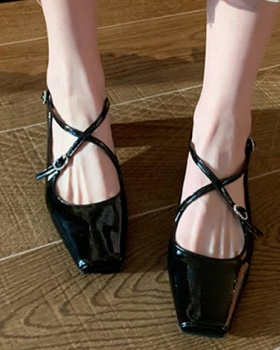 Square head patent leather shoes for women