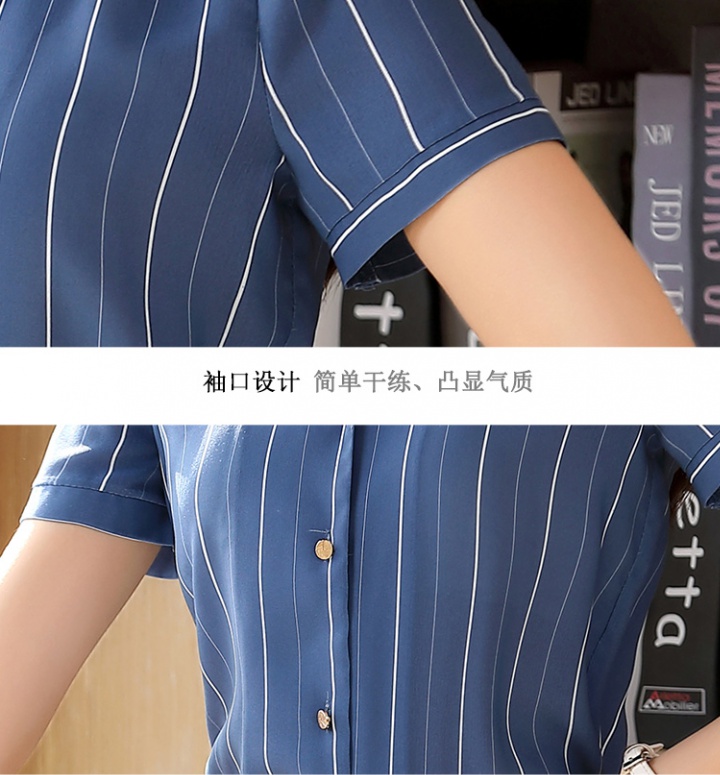 Profession bottoming shirt wears outside shirt for women