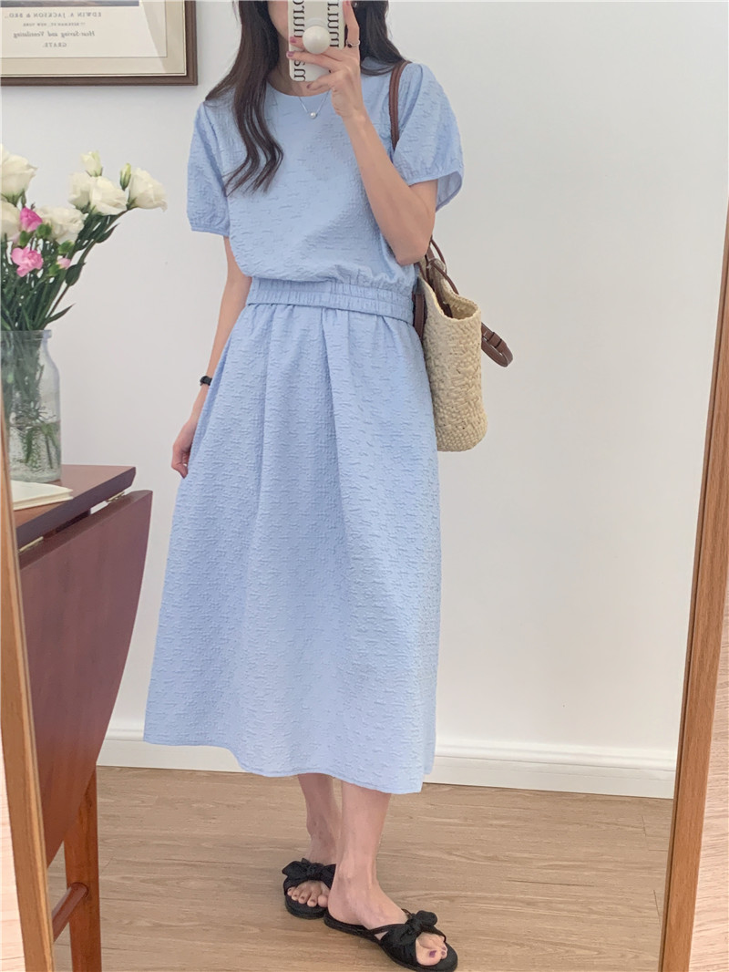 Short sleeve knitted relief round neck skirt a set