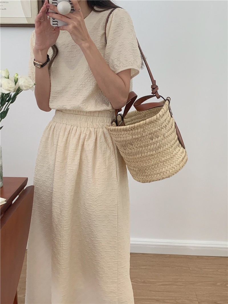 Short sleeve knitted relief round neck skirt a set