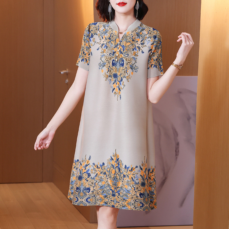 Retro fold middle-aged Western style dress for women