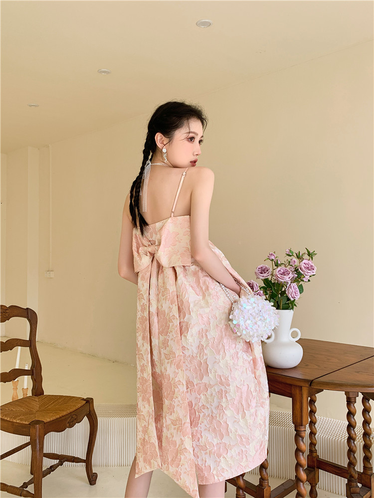 Stereoscopic bow relief sling pink dress