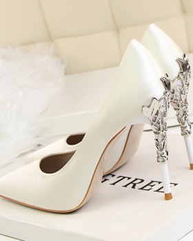 Elegant wedding shoes flowers high-heeled shoes