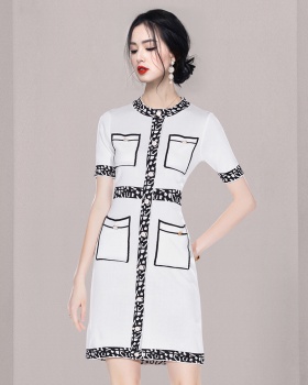 Short sleeve fashion and elegant splice knitted dress