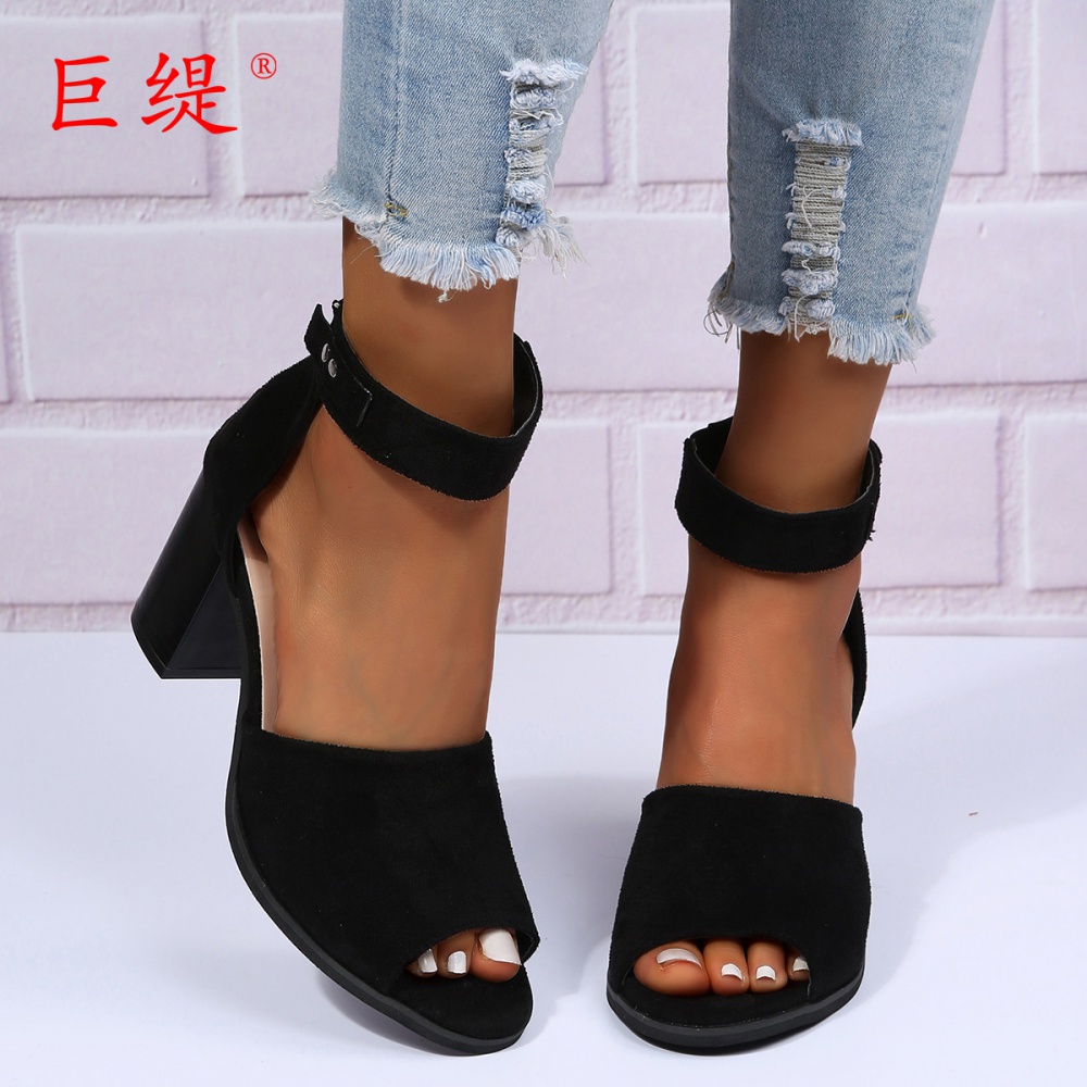 Spring and summer large yard thick sandals for women