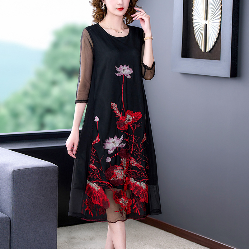 Slim Western style spring and summer embroidered dress
