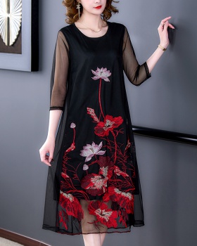 Slim Western style spring and summer embroidered dress
