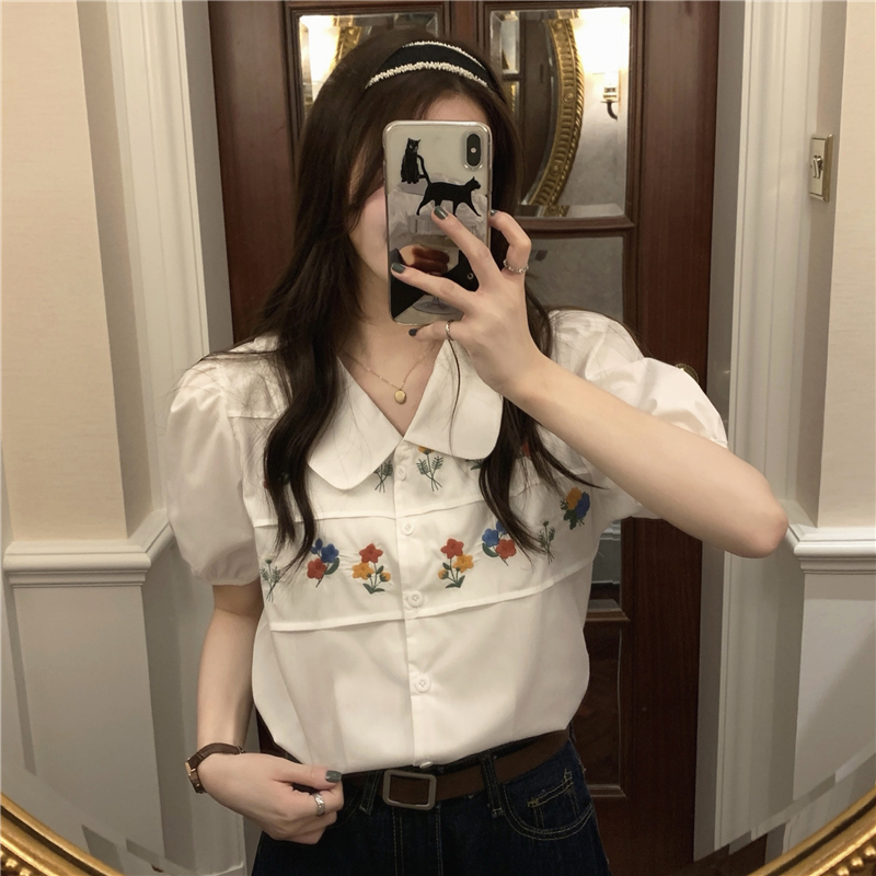 Short sleeve embroidery doll collar shirt for women